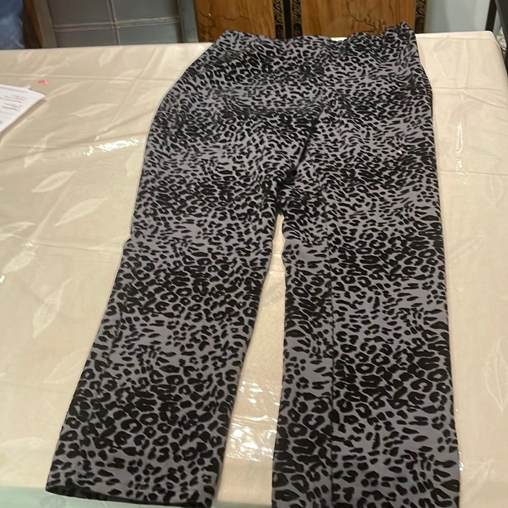 Women with control slacks - Leopard print. Black XL